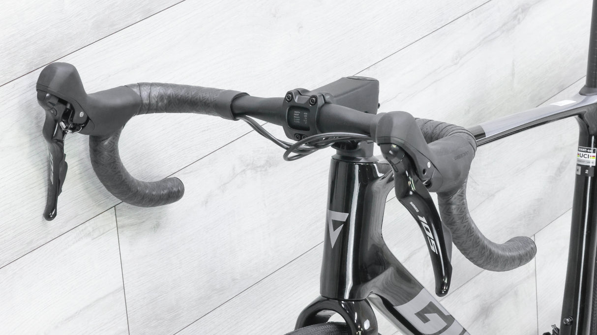 Giant Defy Advanced 2 Road Bike - 2025, Medium