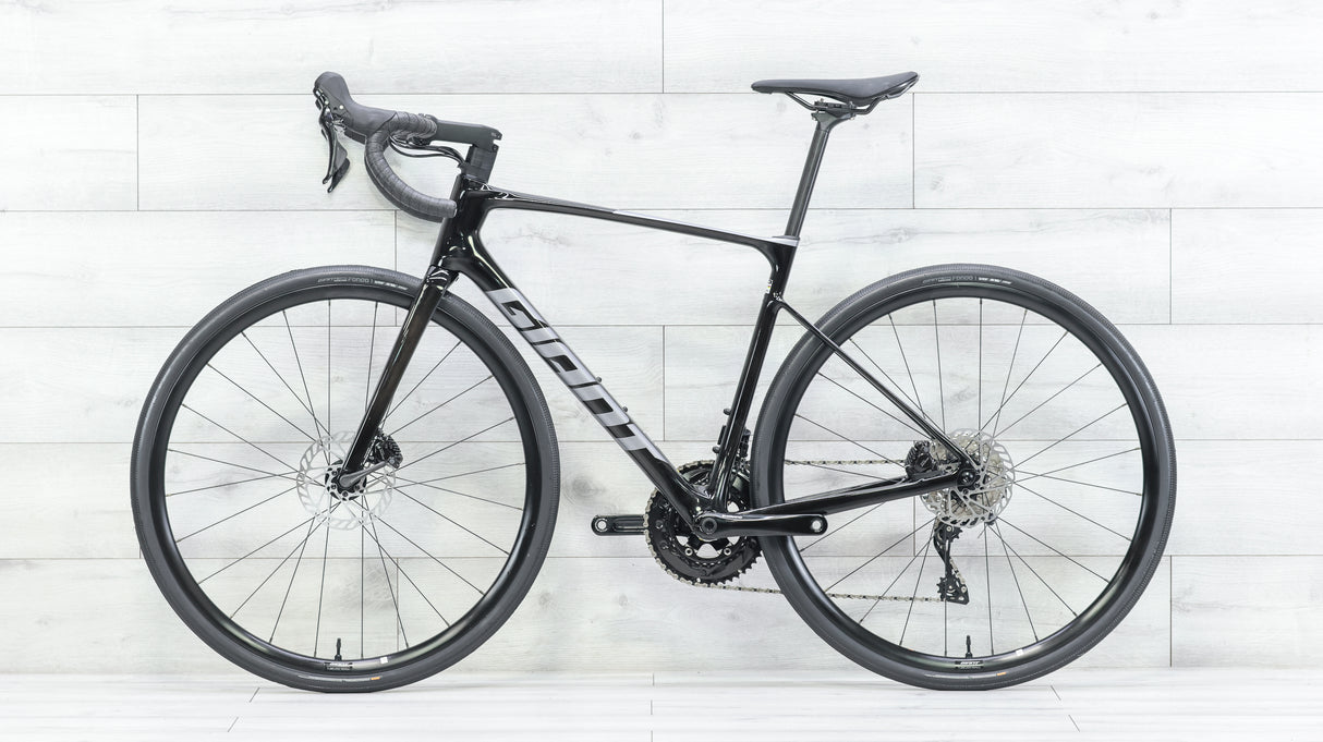 Giant Defy Advanced 2 Road Bike - 2025, Medium