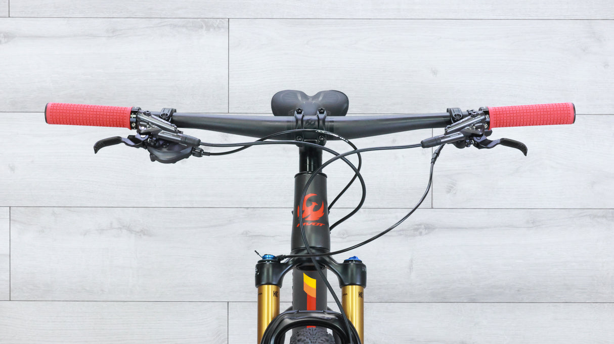 Pivot LES SL Pro XT/XTR w/ Carbon Wheels Mountain Bike - 2024, Large