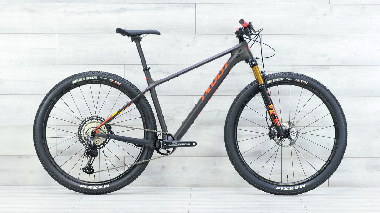 Pivot LES SL Pro XT/XTR w/ Carbon Wheels Mountain Bike - 2024, Large