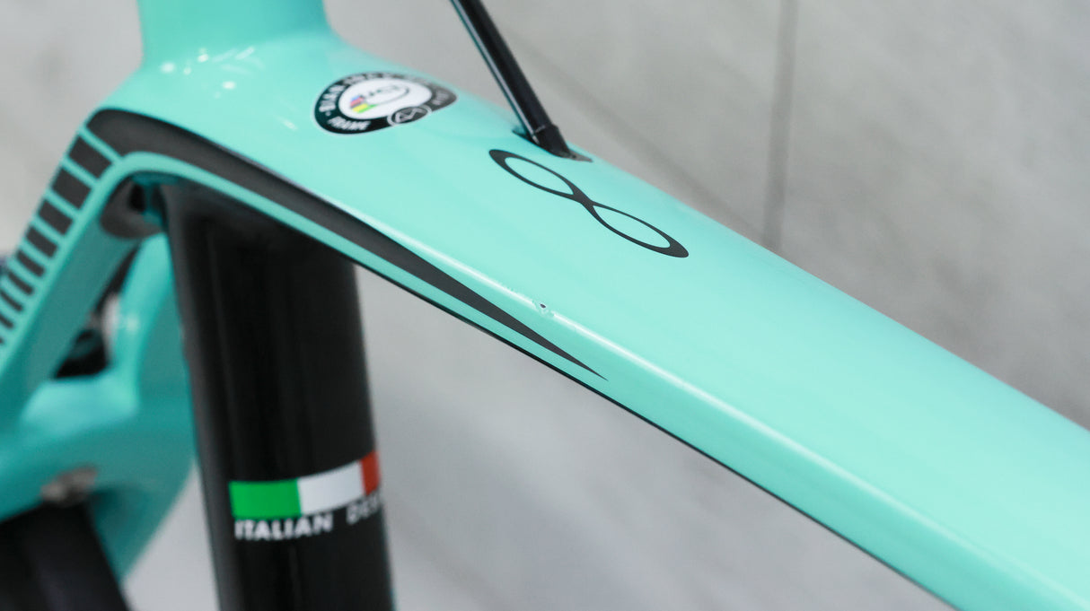 Bianchi Infinito CV Campagnolo Chorus Road Bike - 2019, 61cm