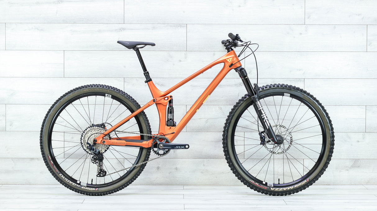 YT Izzo 29 CORE 2 CF Mountain Bike - 2025, Large