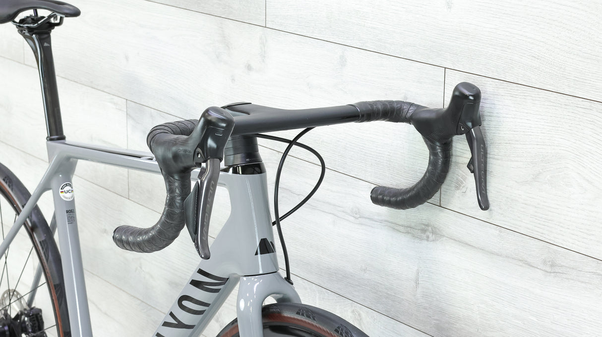 Canyon Ultimate CF SL 8 Disc Di2 Road Bike - 2022, Medium