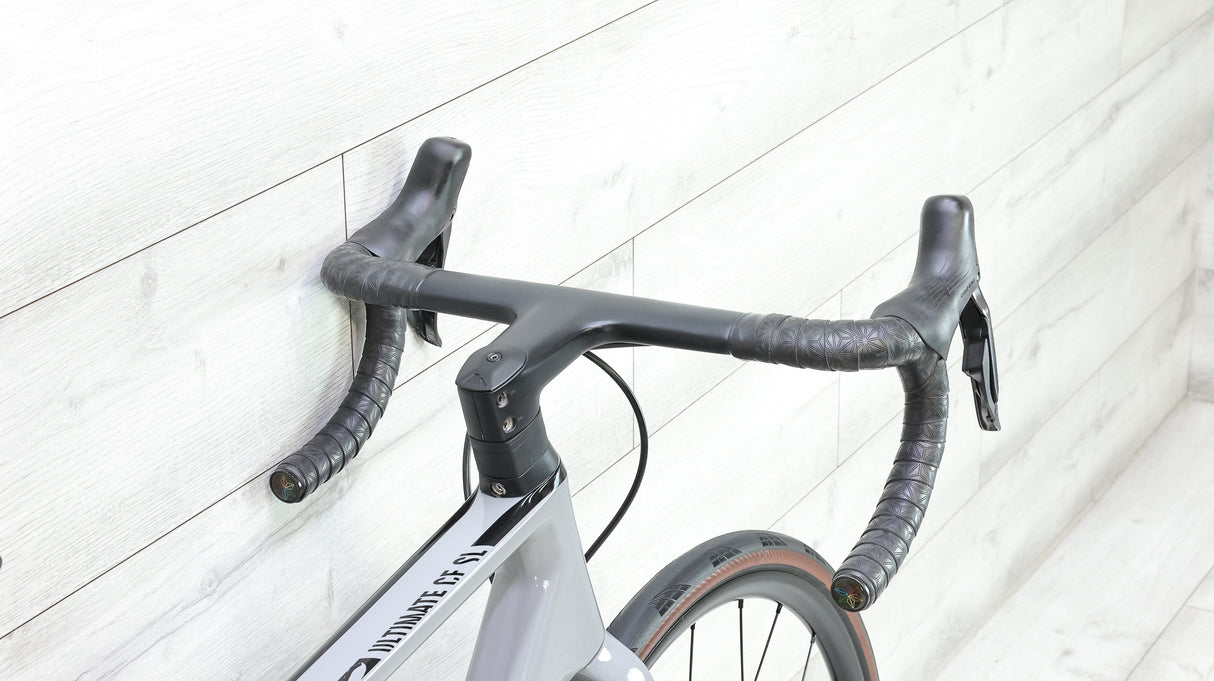 Canyon Ultimate CF SL 8 Disc Di2 Road Bike - 2022, Medium