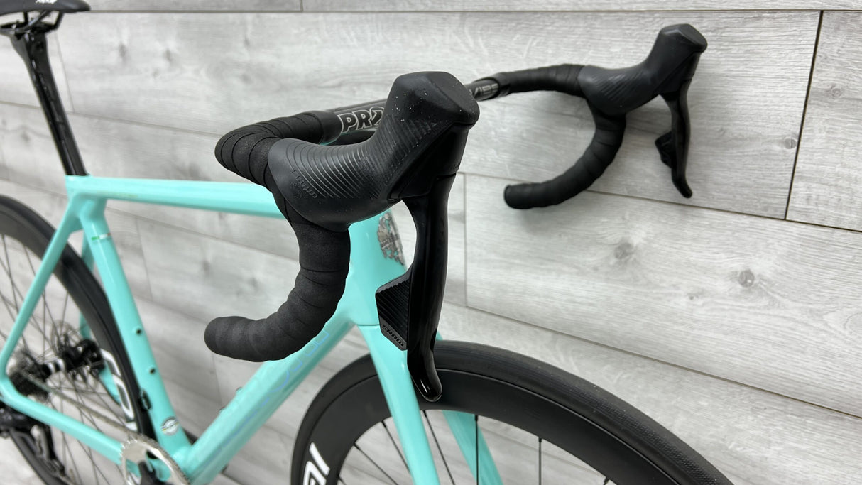 2022 Bianchi Specialissima  Road Bike - 55cm