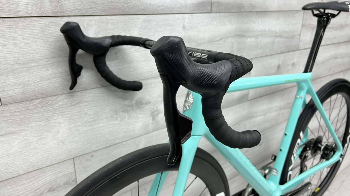 2022 Bianchi Specialissima  Road Bike - 55cm