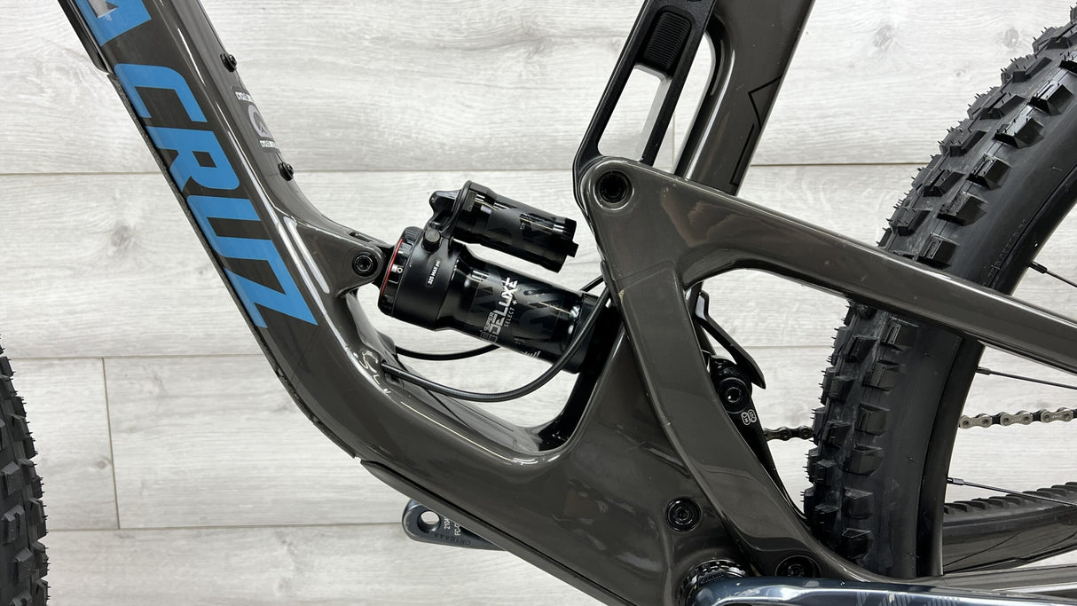 2022 Santa Cruz Hightower C  Mountain Bike - Medium