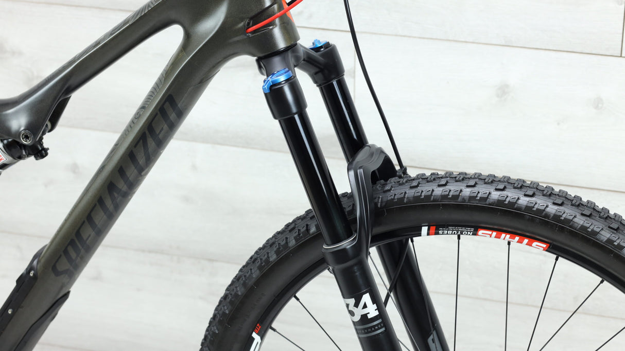 2018 Specialized Stumpjumper Expert 29/6Fattie Mountain Bike - Large