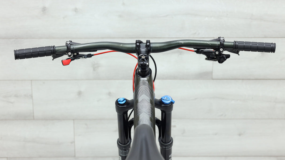 2018 Specialized Stumpjumper Expert 29/6Fattie Mountain Bike - Large