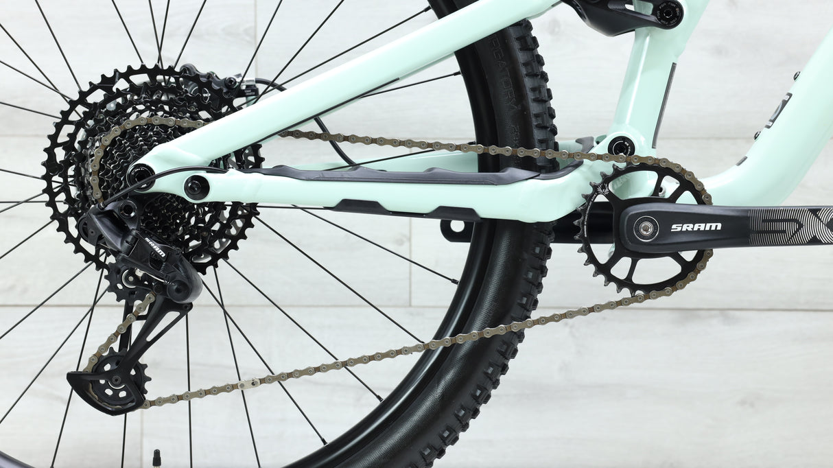 2023 Specialized Stumpjumper Alloy Mountain Bike - Large (S4)