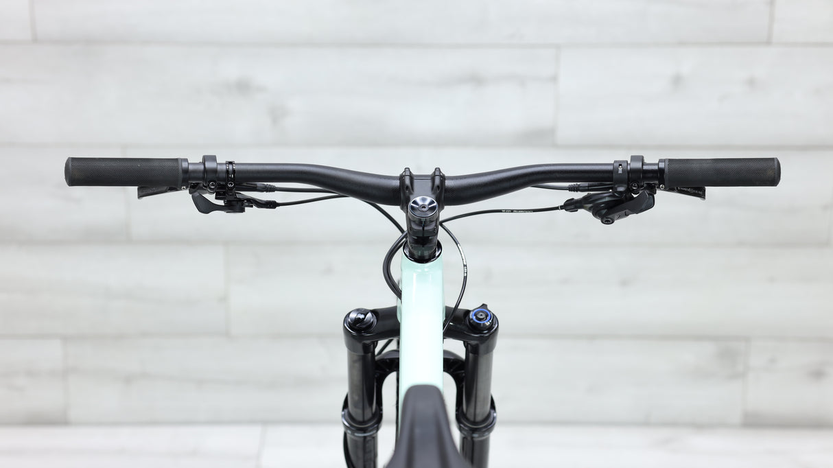 2023 Specialized Stumpjumper Alloy Mountain Bike - Large (S4)