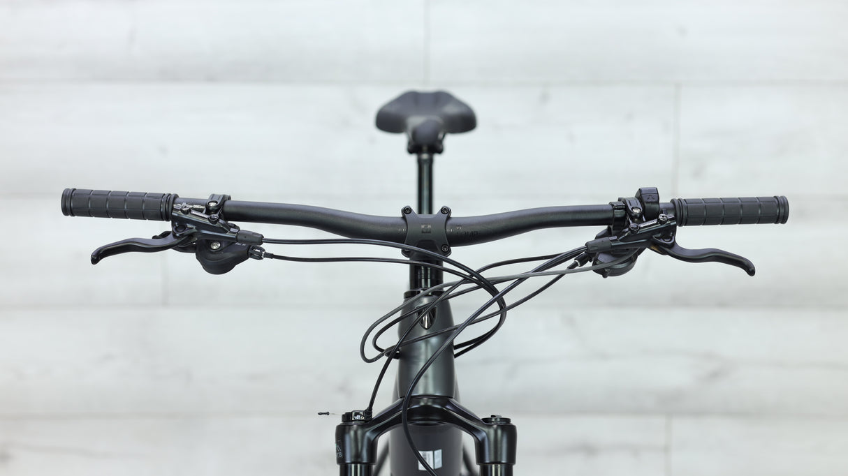 2022 Trek E-Caliber 9.6 Mountain E-Bike - Large