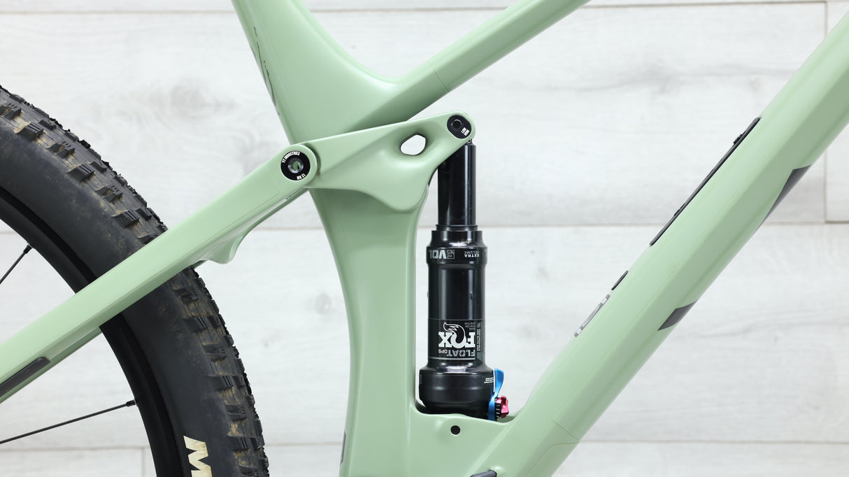 2022 YT Izzo Core 3 29 Mountain Bike - X-Large