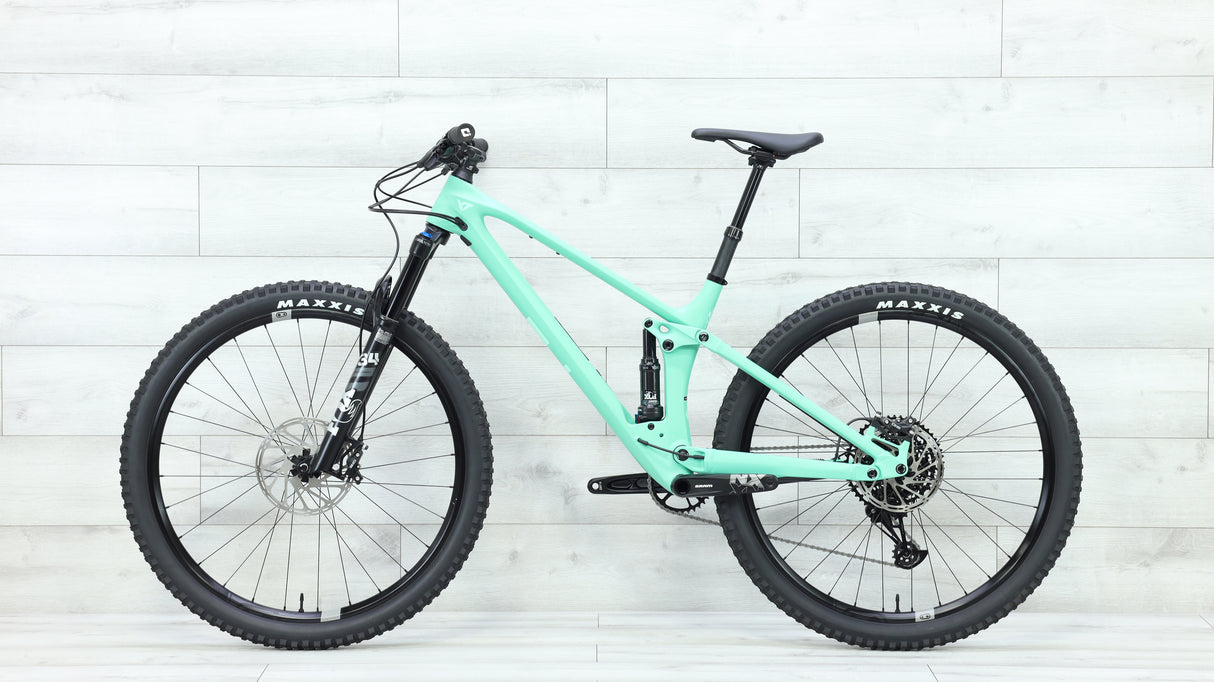 2023 YT Izzo Core 2 29 Mountain Bike - Medium