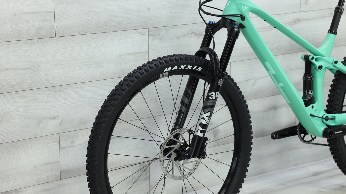 2023 YT Izzo Core 2 29 Mountain Bike - Medium