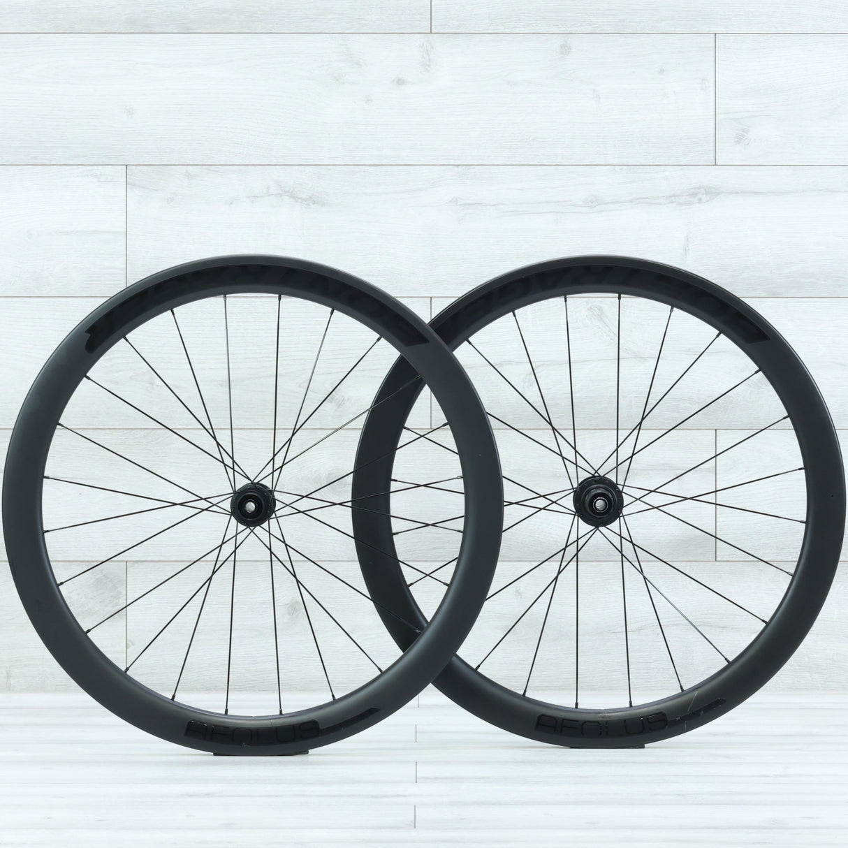 Bontrager Aeolus Elite 50 TLR Carbon Center Lock Disc Wheelset