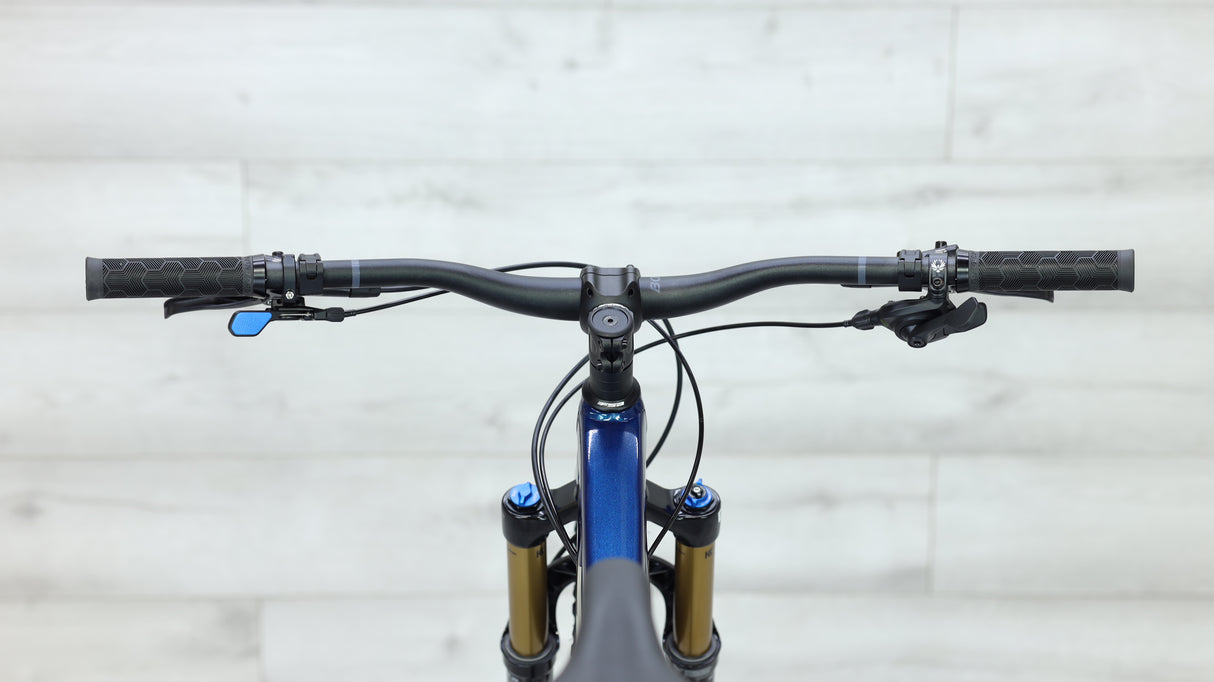 2023 Trek Roscoe 8 Mountain Bike - Large