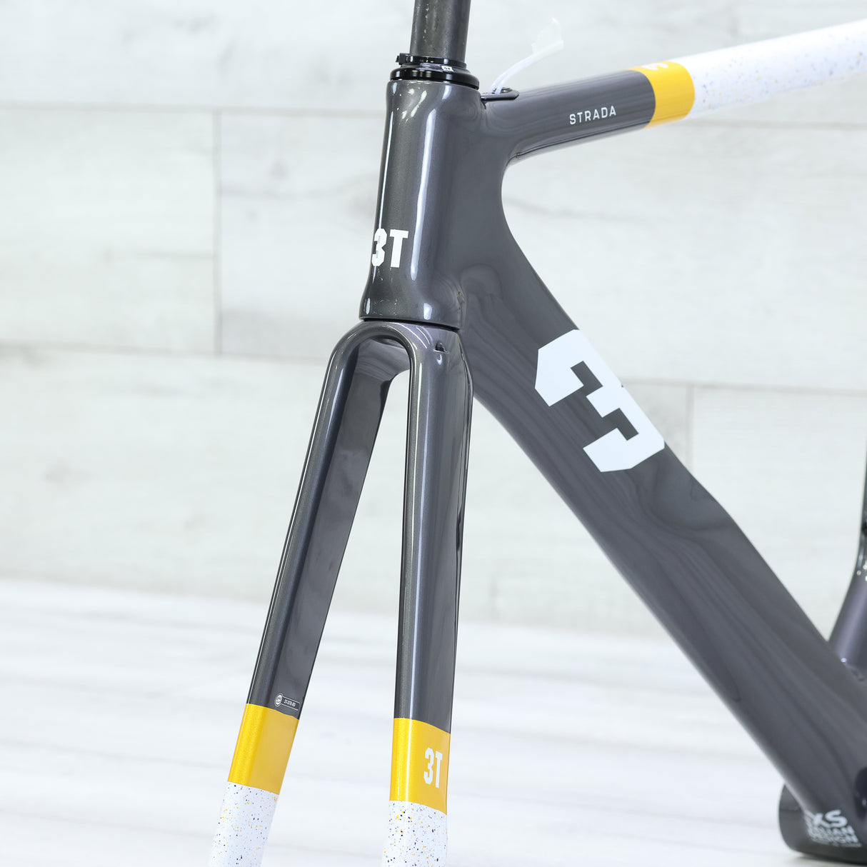 3T Strada 1x Disc Brake Aero Road Bike Frameset 700c Grey/Gold - X-Small