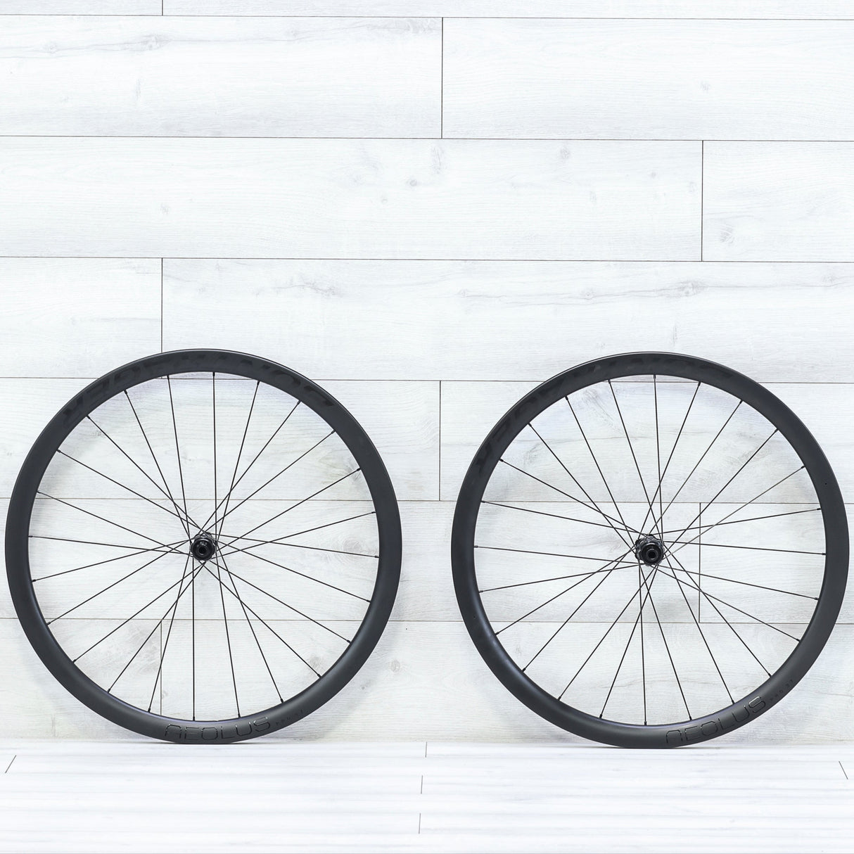 Bontrager Aeolus Pro 37 TLR Carbon Center Lock Disc Brake Wheelset - 700c, XDR 12-Speed