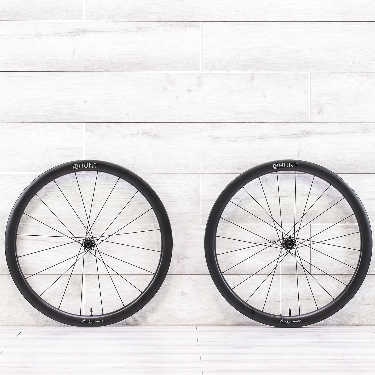 HUNT 44 Aerodynamicist Carbon Disc Wheelset - 700c, Tubeless, Center Lock, XDR 11/12-Speed