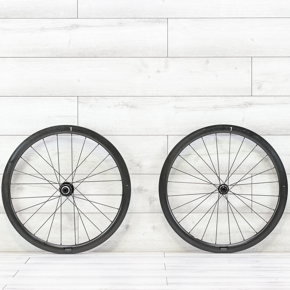 Giant SLR 1 42 Carbon Road Disc Wheelset - 700c, Tubeless, Center Lock, XDR 11/12-Speed