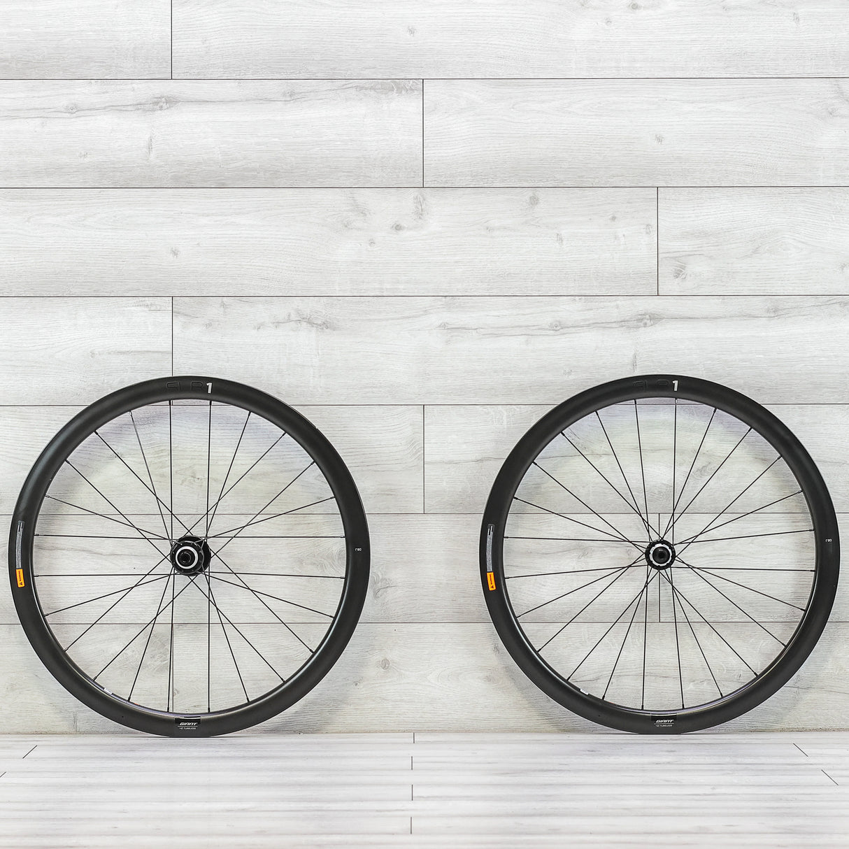 Giant SLR 1 42 Carbon Road Disc Wheelset - 700c, Tubeless, Center Lock, XDR 11/12-Speed