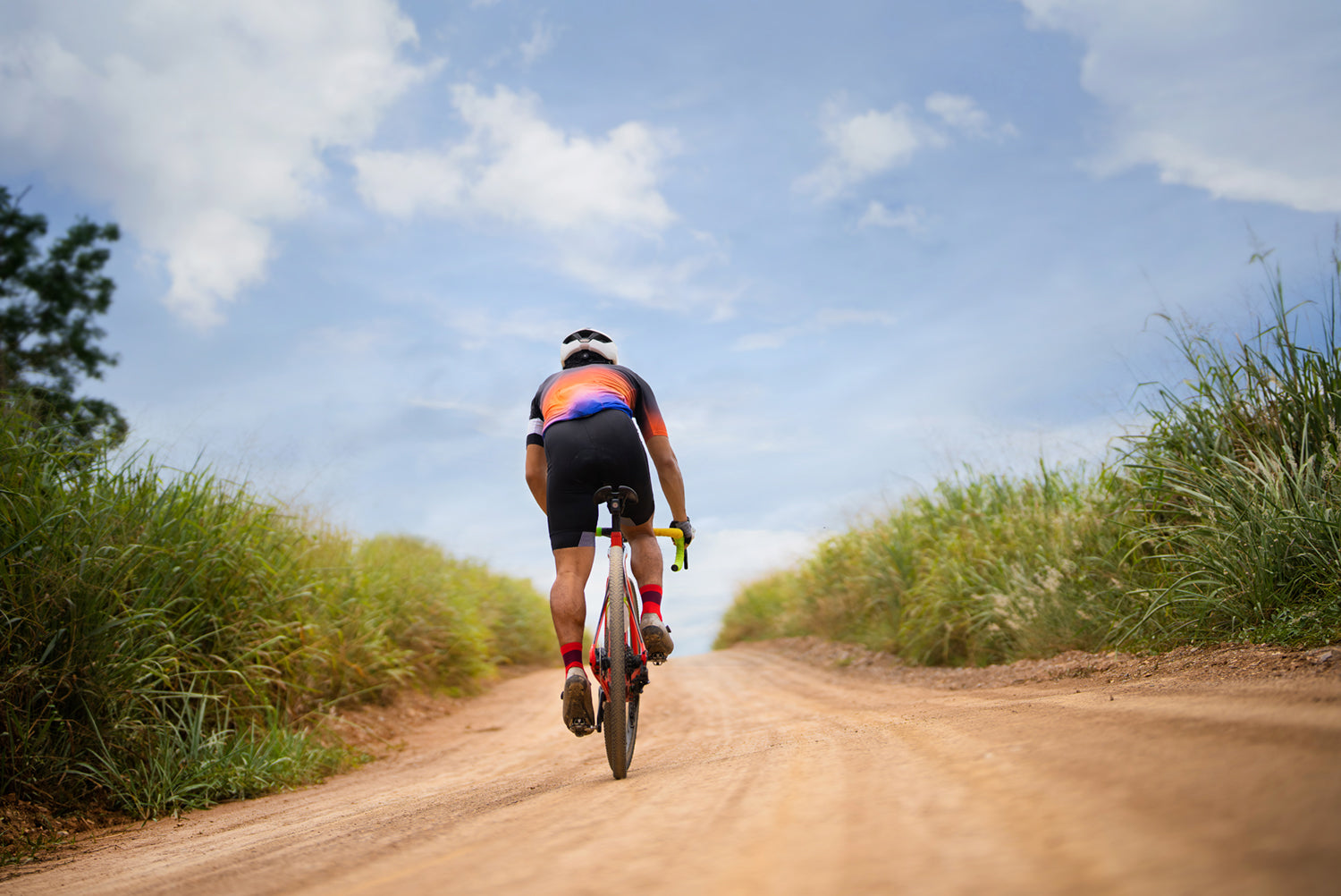 Tubeless vs Tubed And How To Choose The Best Tires For Gravel Riding