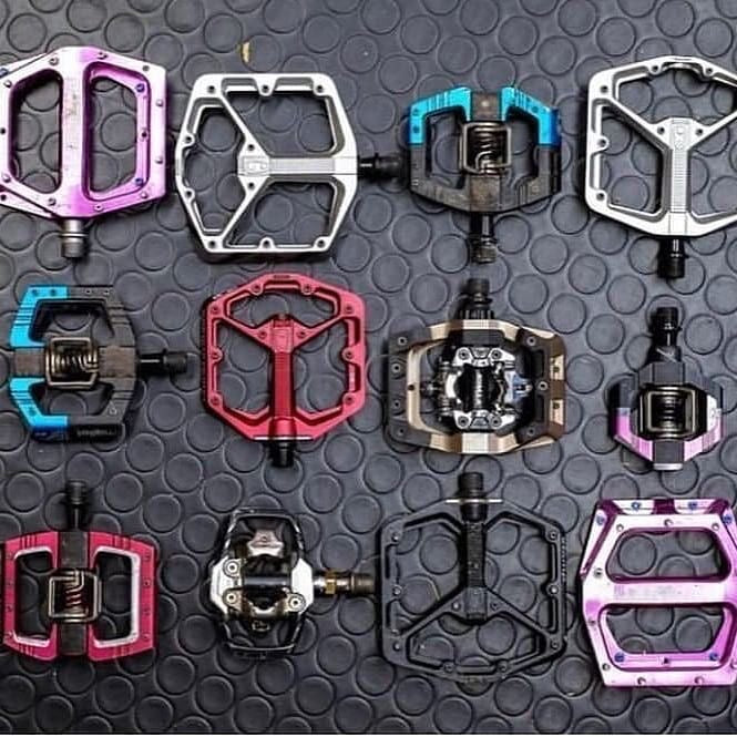 Flat pedals vs Clipless pedals