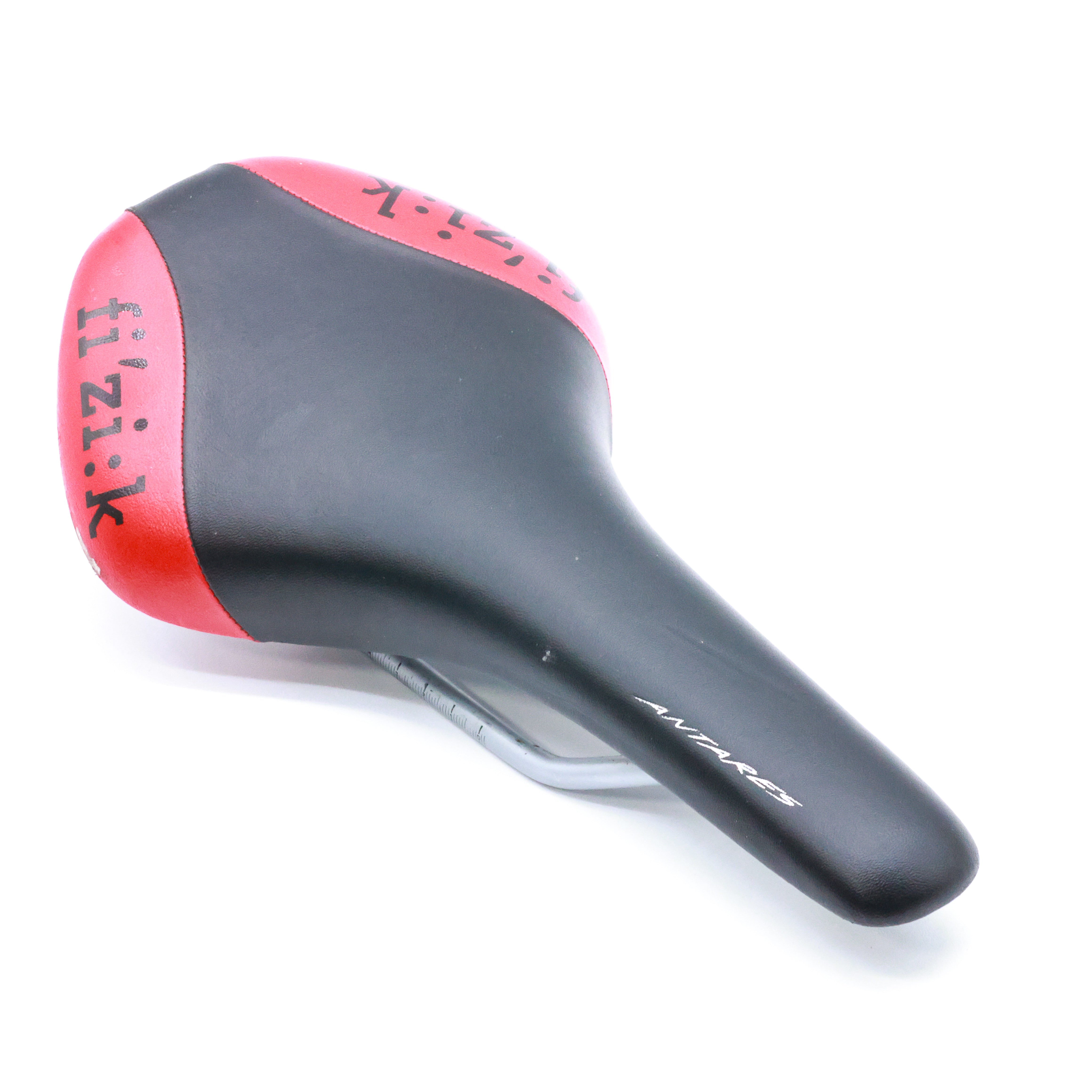 fi'zi:k Antares サドル ブラック/レッド Fizik Antares Back/Red Road Bike Saddle - 140mm – Cycle Limited