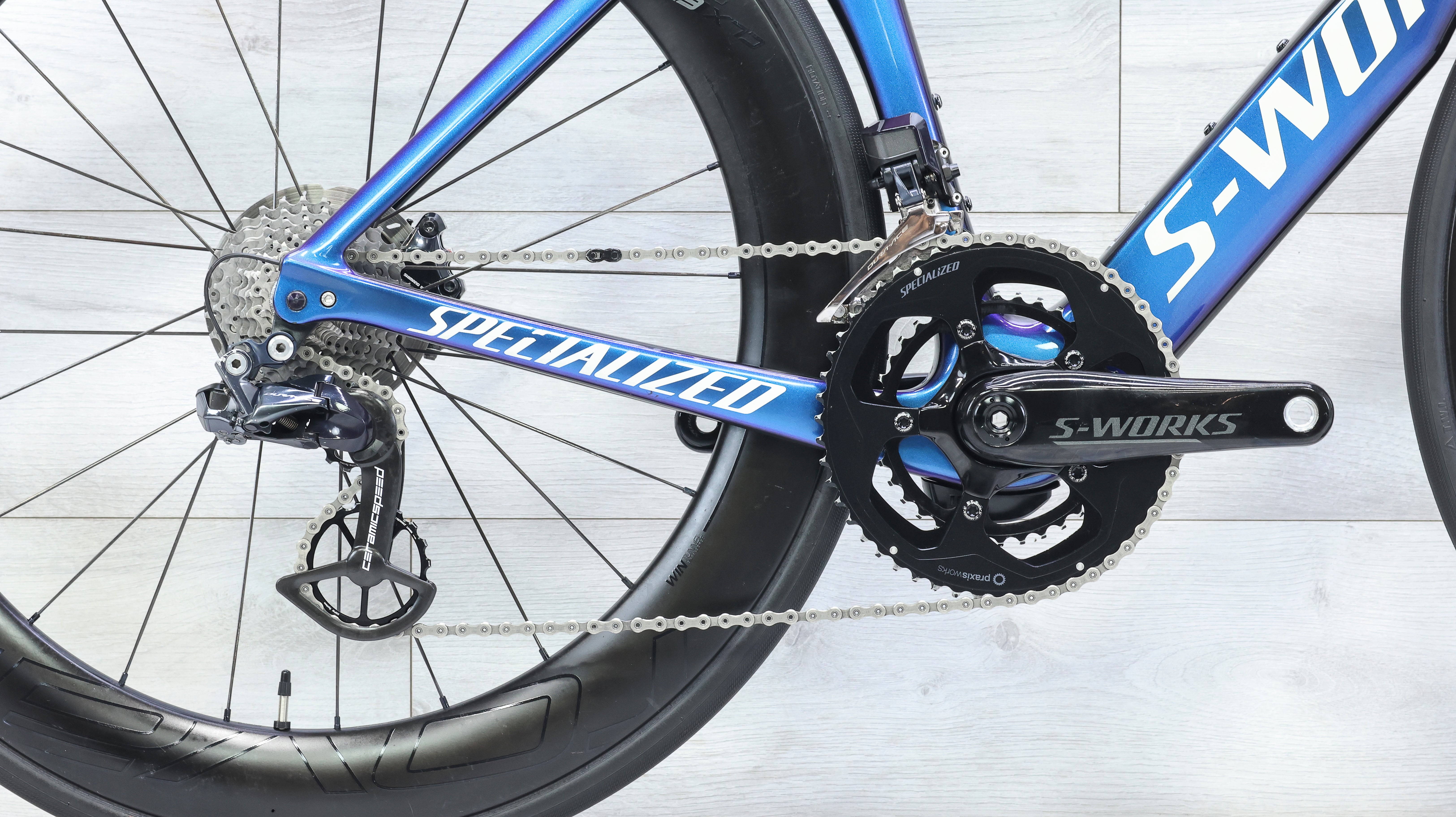 自転車本体 2018 S-WORKS VENGE ViAS DISC Di2 写真 : 4枚目/10枚）S-WORKS-VENGE-ViAS-DISC-Di2 | More