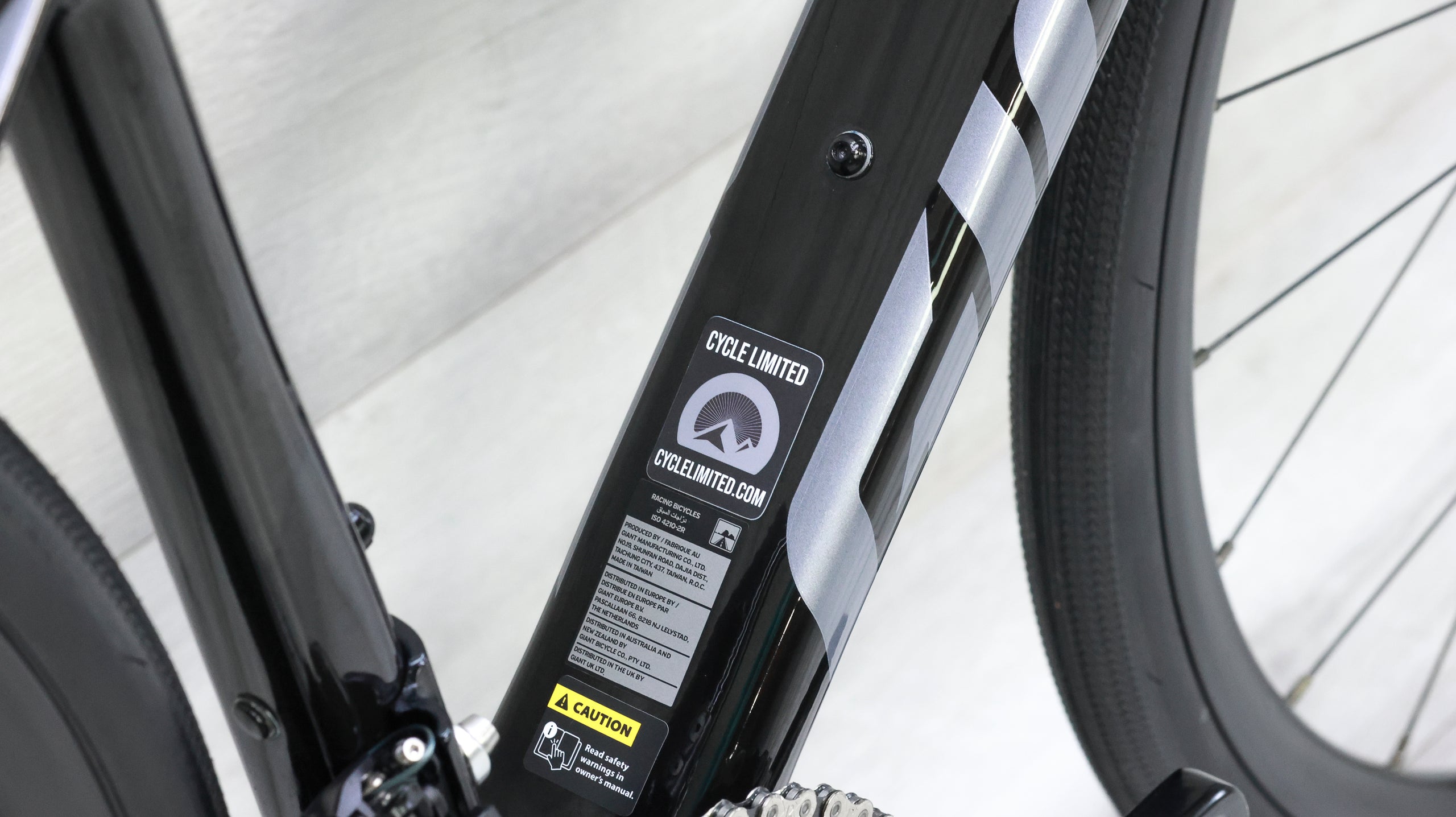 Giant Defy Advanced 2 Road Bike - 2025, Medium Giant Defy Advanced 2 Road Bike - 2025, Medium