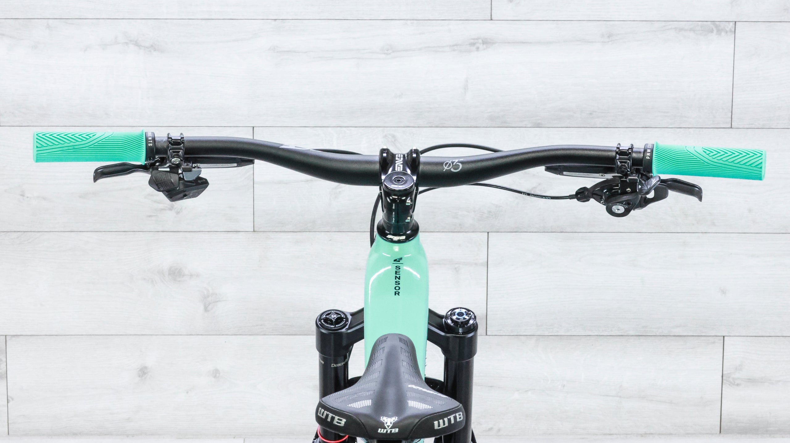 gt bicycles 2023 GT Sensor Carbon Pro LE Mountain Bike