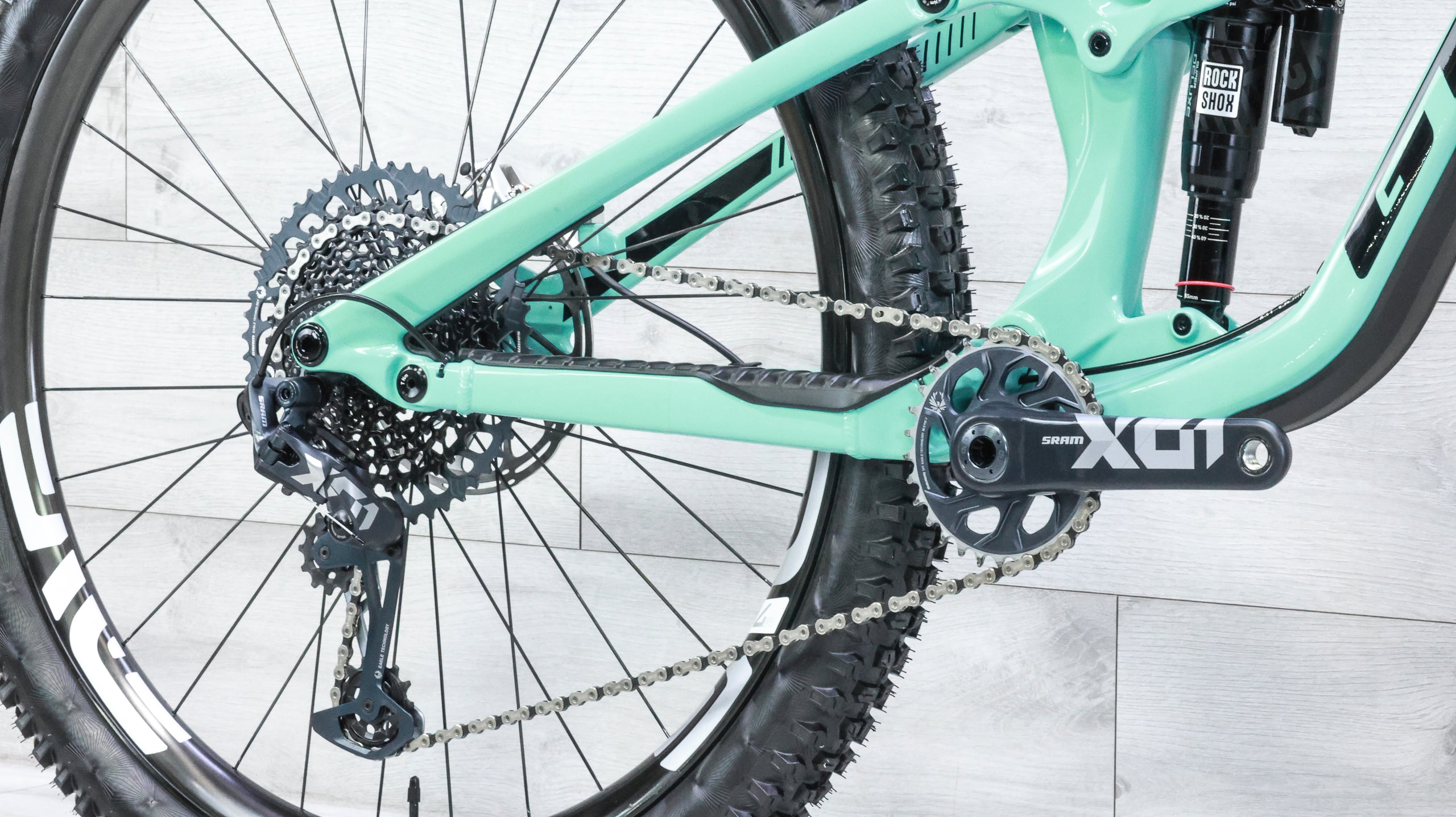 gt bicycles 2023 GT Sensor Carbon Pro LE Mountain Bike