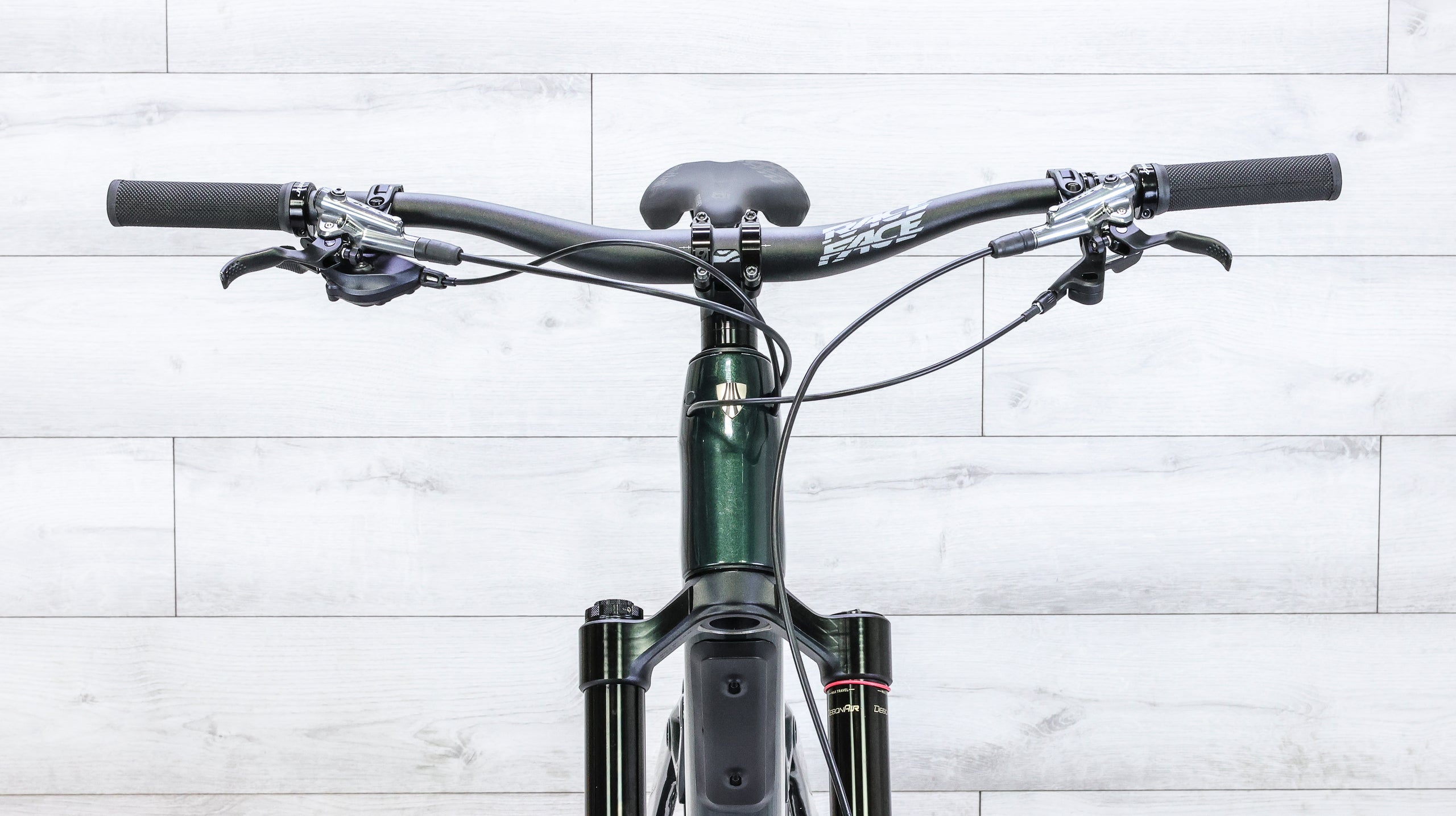 Trek Slash 9.8 XT Gen 6 Mountain Bike Trek Slash 9.8 XT Gen 6 Mountain Bike