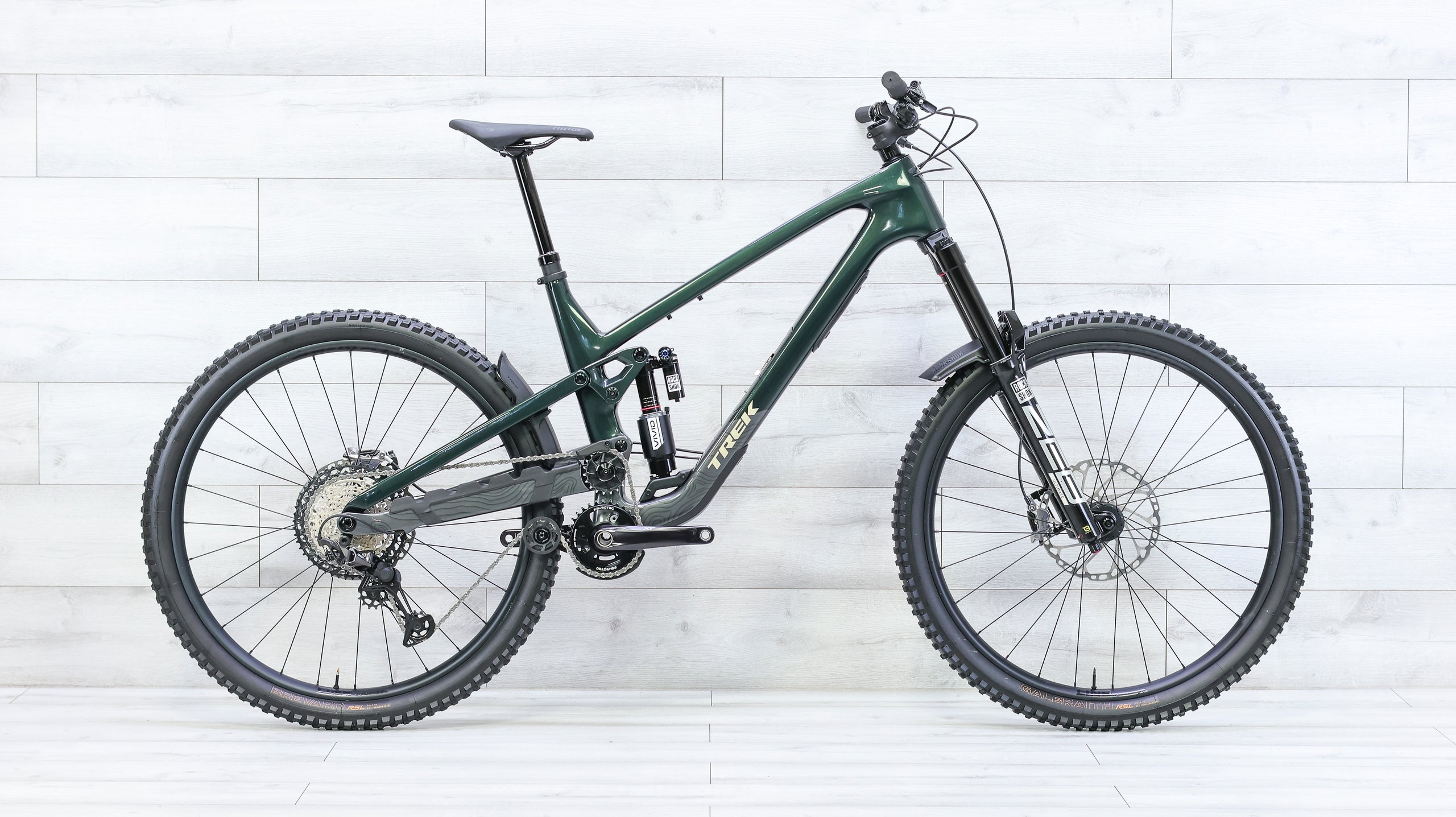 Trek Slash 9.8 XT Gen 6 Mountain Bike Trek Slash 9.8 XT Gen 6 Mountain Bike
