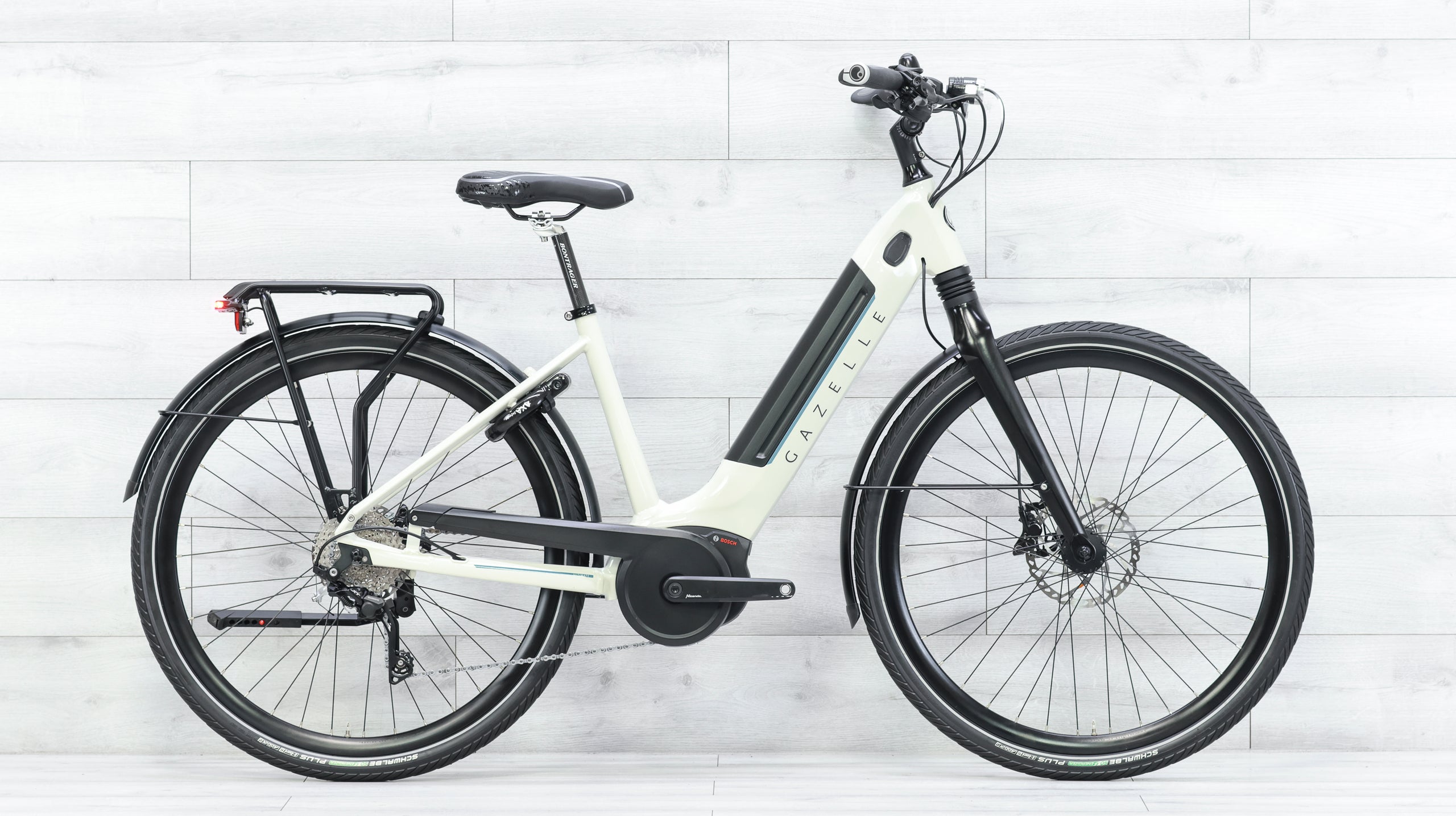 gazelle gravel bike Gazelle Ultimate T10 HMB Commuter E-Bike