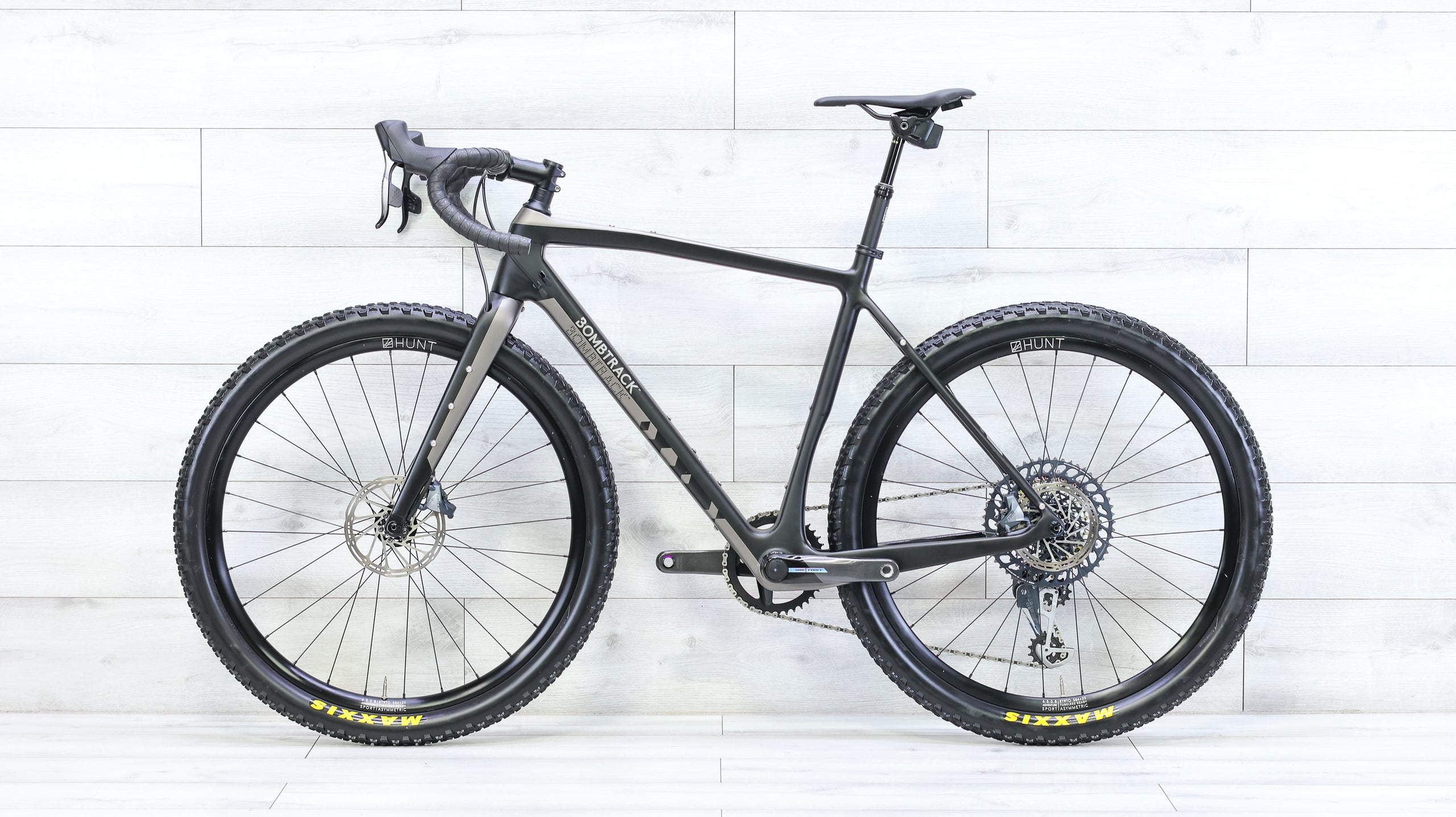 Bombtrack Hook EXT-C X01 AXS Gravel Bike