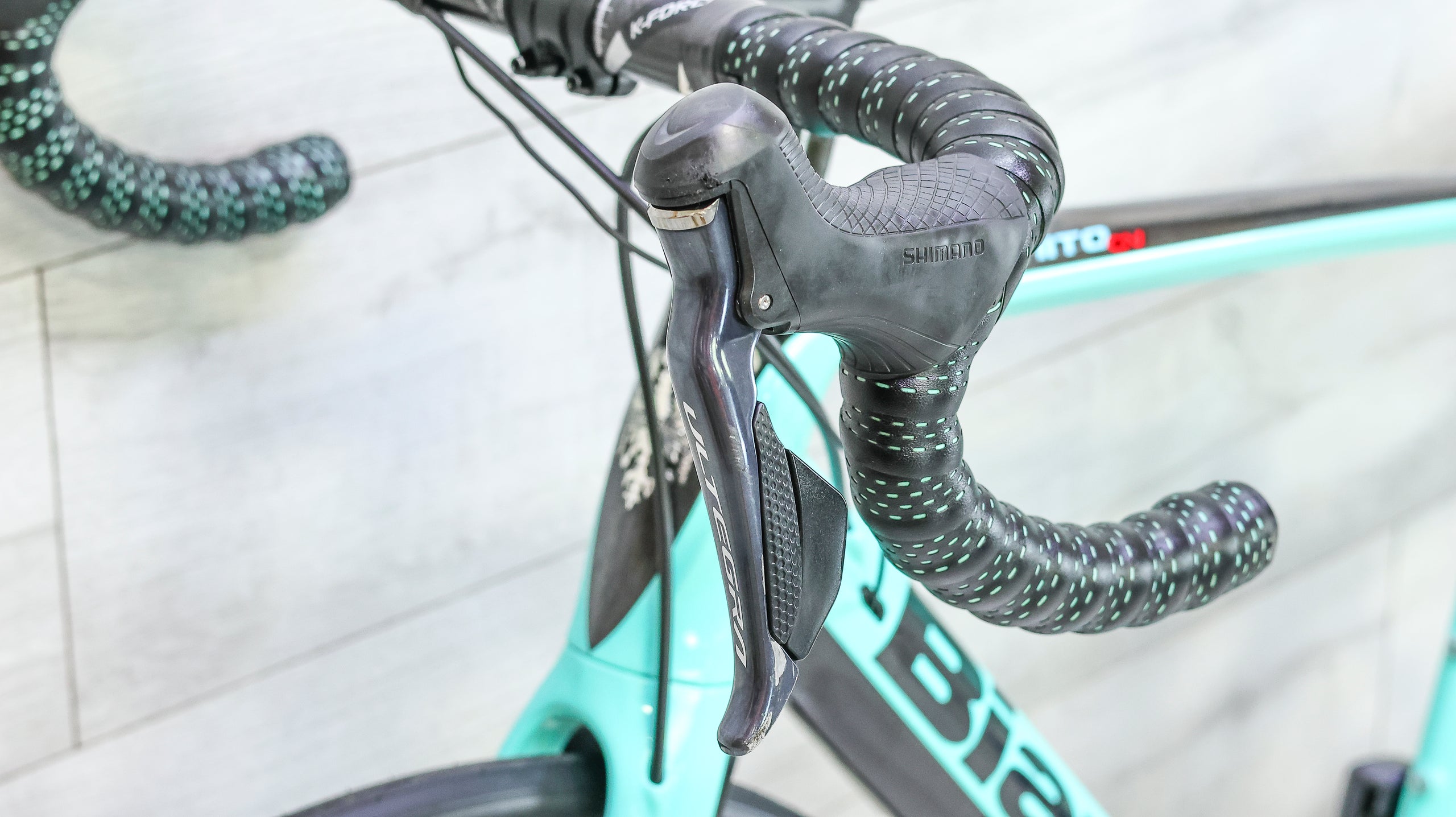 Bianchi Infinito CV Disc Ultegra Di2 Road Bike