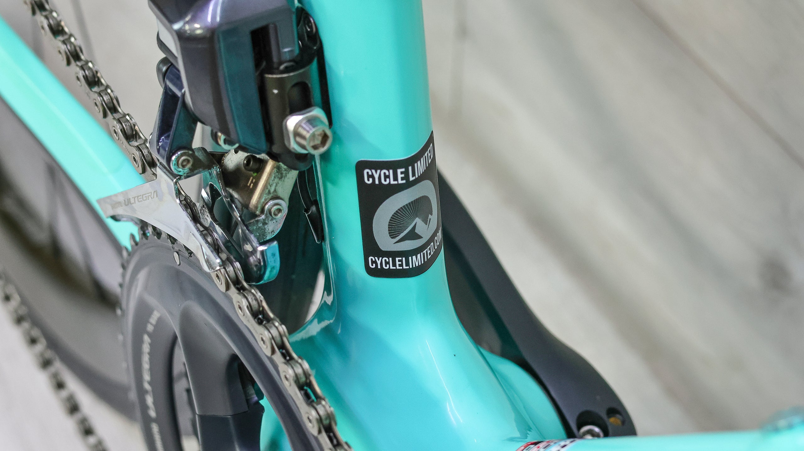 Bianchi Infinito CV Disc Ultegra Di2 Road Bike