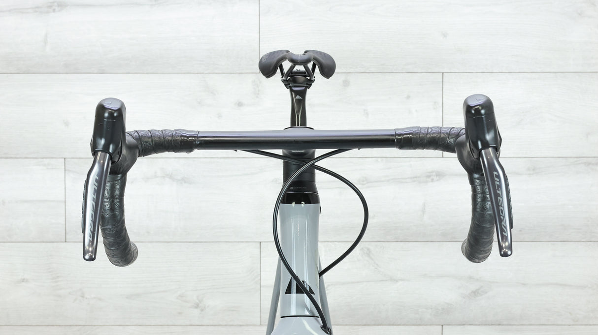 Canyon Ultimate CF SL 8 Disc Di2 Road Bike - 2022, Medium