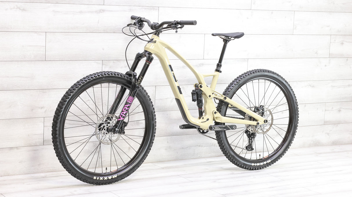 GT Force Carbon Elite Mountain Bike - 2023, Medium