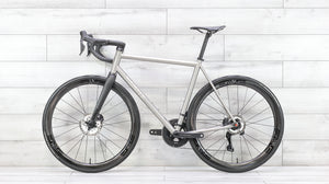 Moots Vamoots CRD Ultegra Di2 w/ENVE SES 3.4 Titanium Road Bike - 2024, 58cm