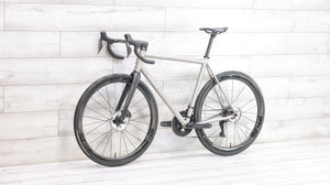 Moots Vamoots CRD Ultegra Di2 w/ENVE SES 3.4 Titanium Road Bike - 2024, 58cm