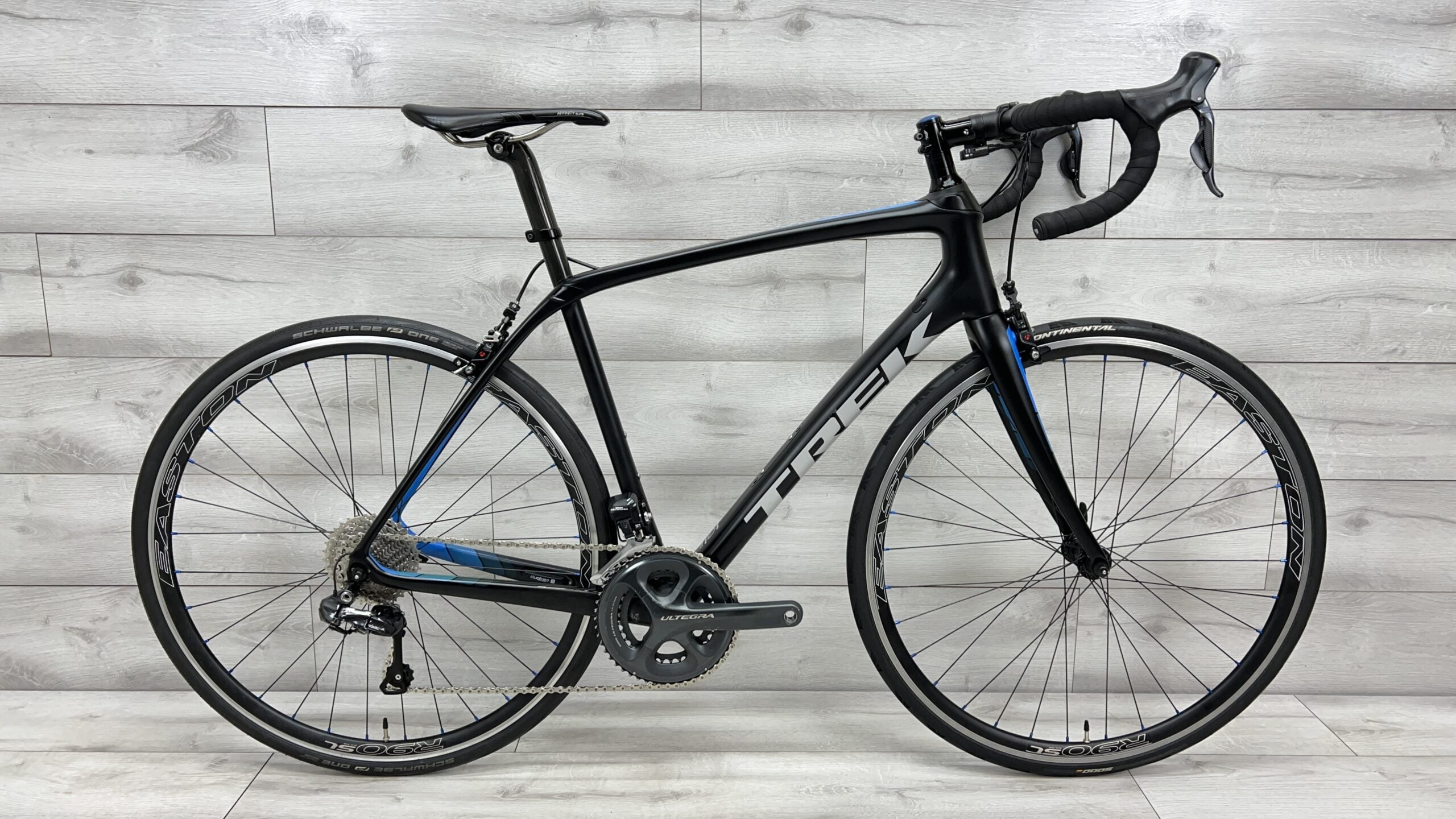 2017 Trek Domane SL Road Bike 56cm1