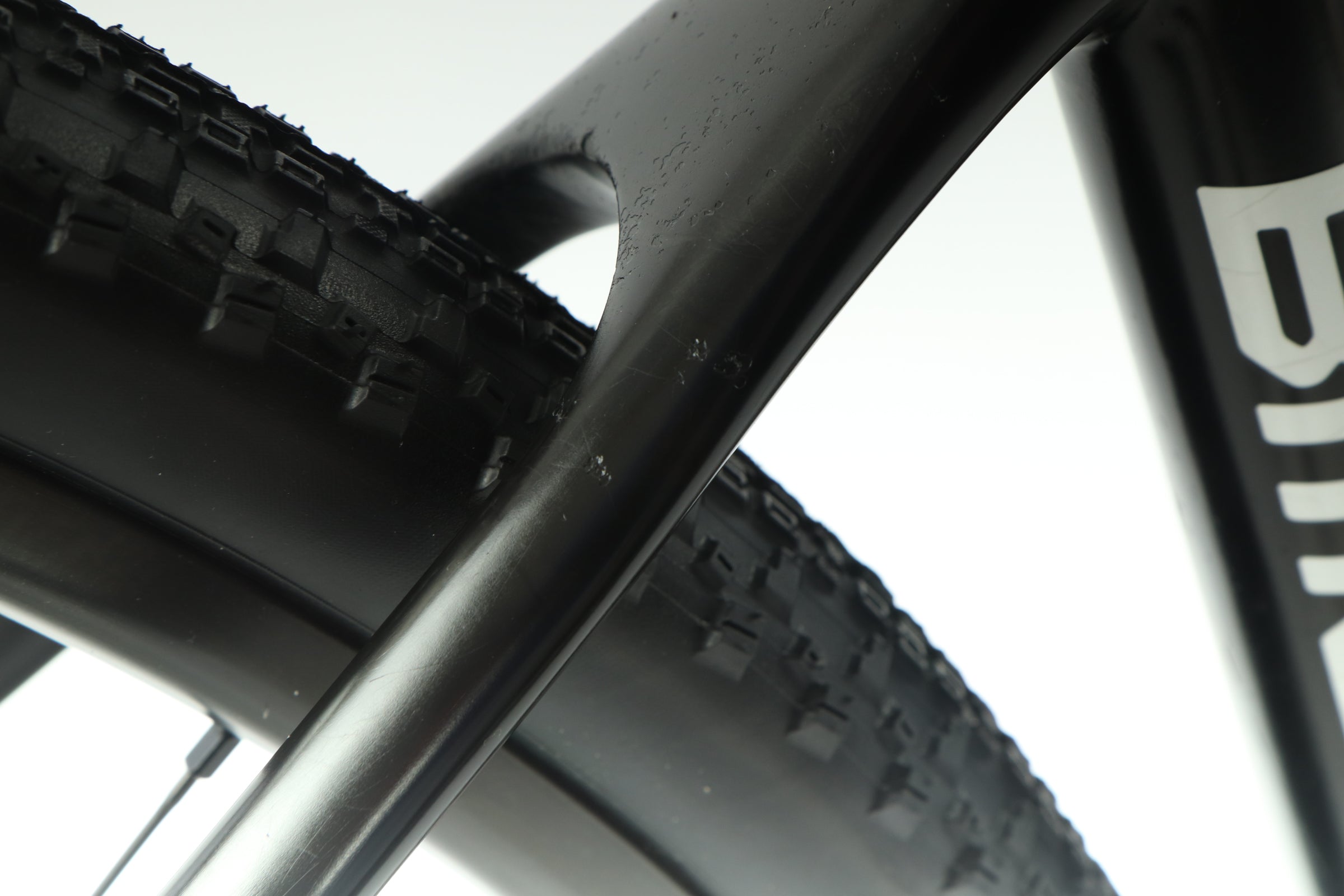 BMC Crossmachine CX01 ロードバイクの技術を踏襲したハイ