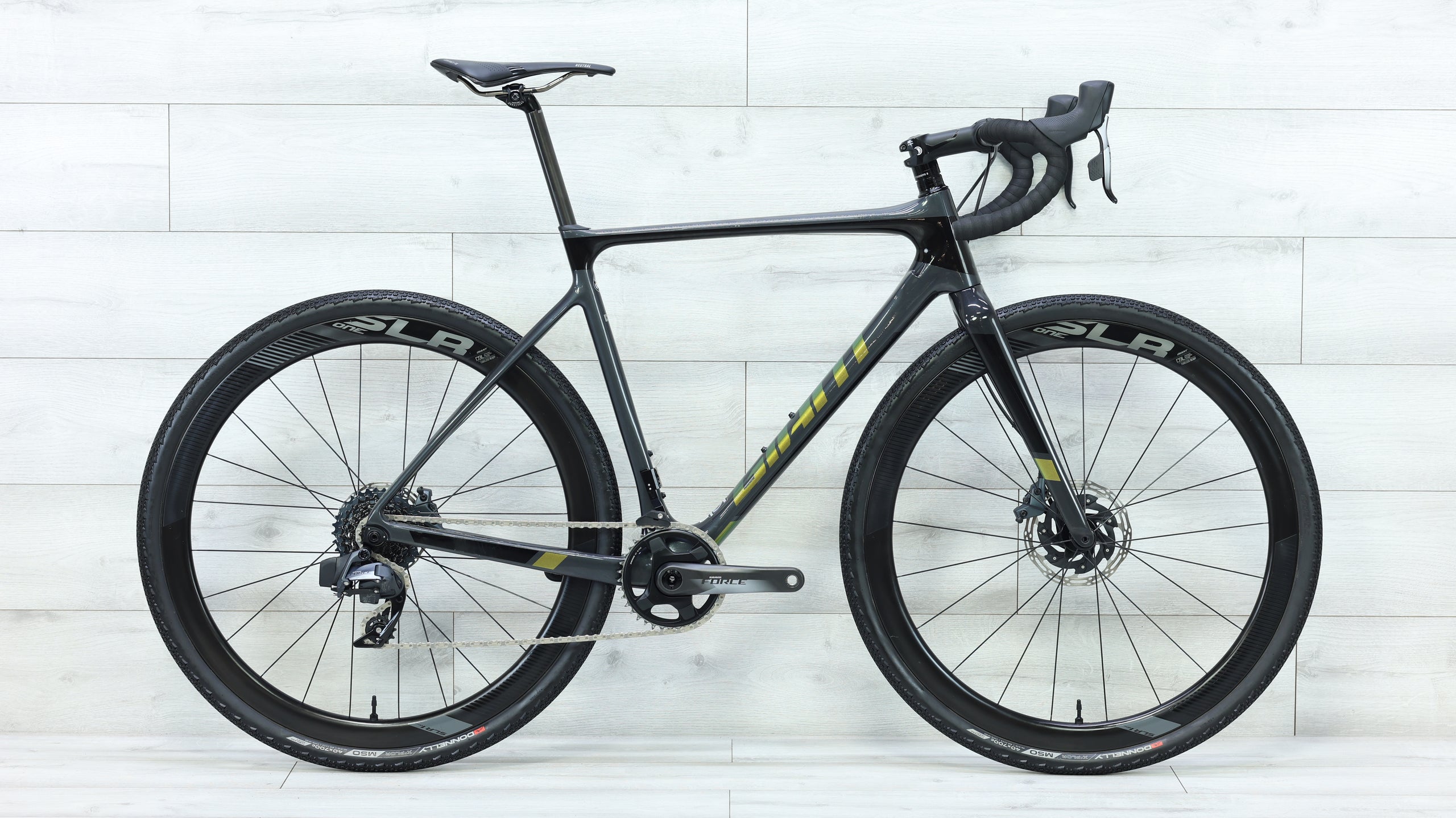 Giant TCX Advanced Pro 0 Force Gravel Bike Giant TCX Advanced Pro 0 Force Gravel Bike