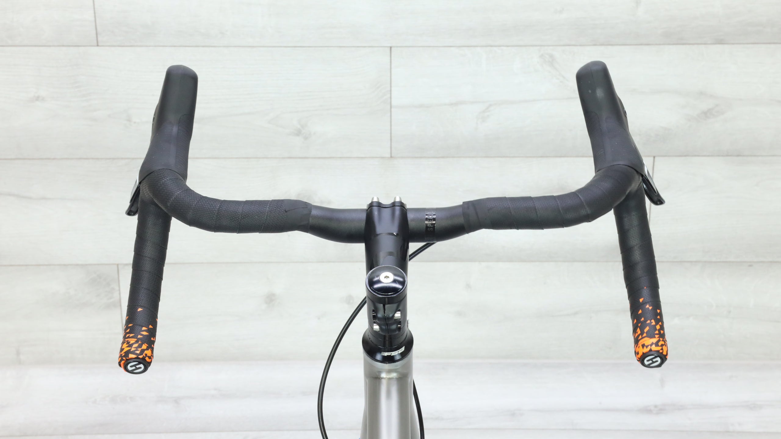 gravel bike with bullhorns 2024 Lynskey Gr300 Gravel Bike