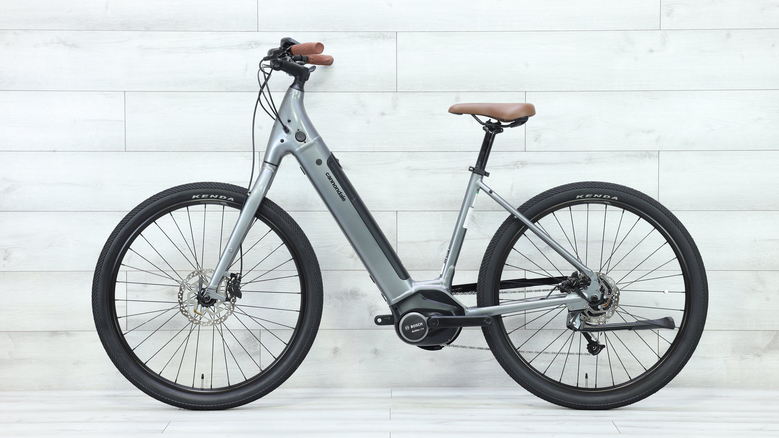 cannondale e-bike fully 2024 Cannondale Adventure Neo 4 Commuter E-Bike