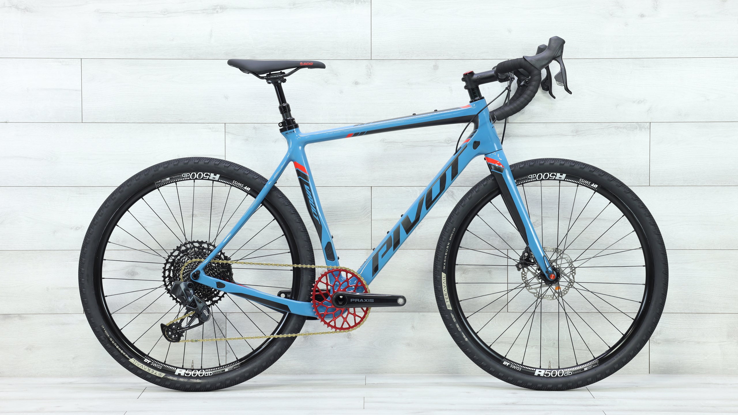 pivot gravel bike Pivot Vault V4 AXS Gravel Bike