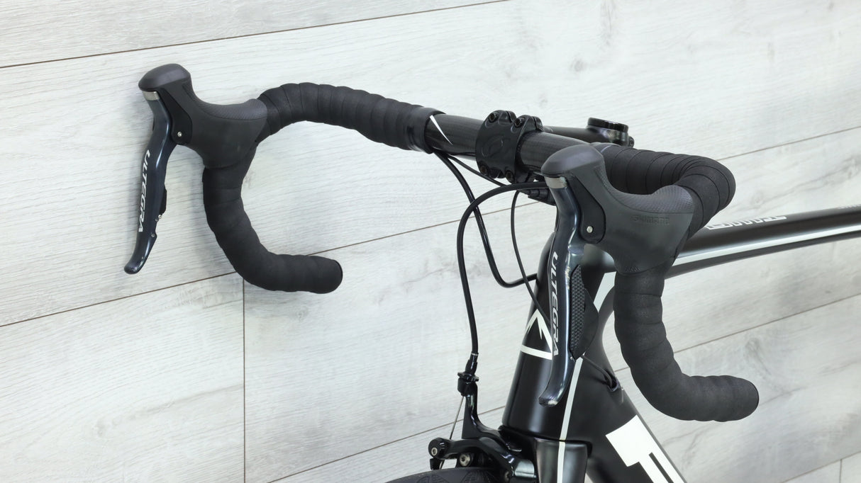 2016 Fuji Transonic 2.5 LE Road Bike - Large